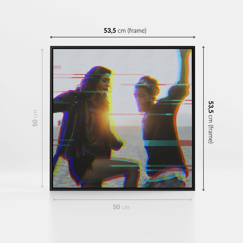 Obraz w ramie 50x50 - Taniec tęsknot - zdjęcie w stylu retro, dodane kolorowe akcenty - rama czarna