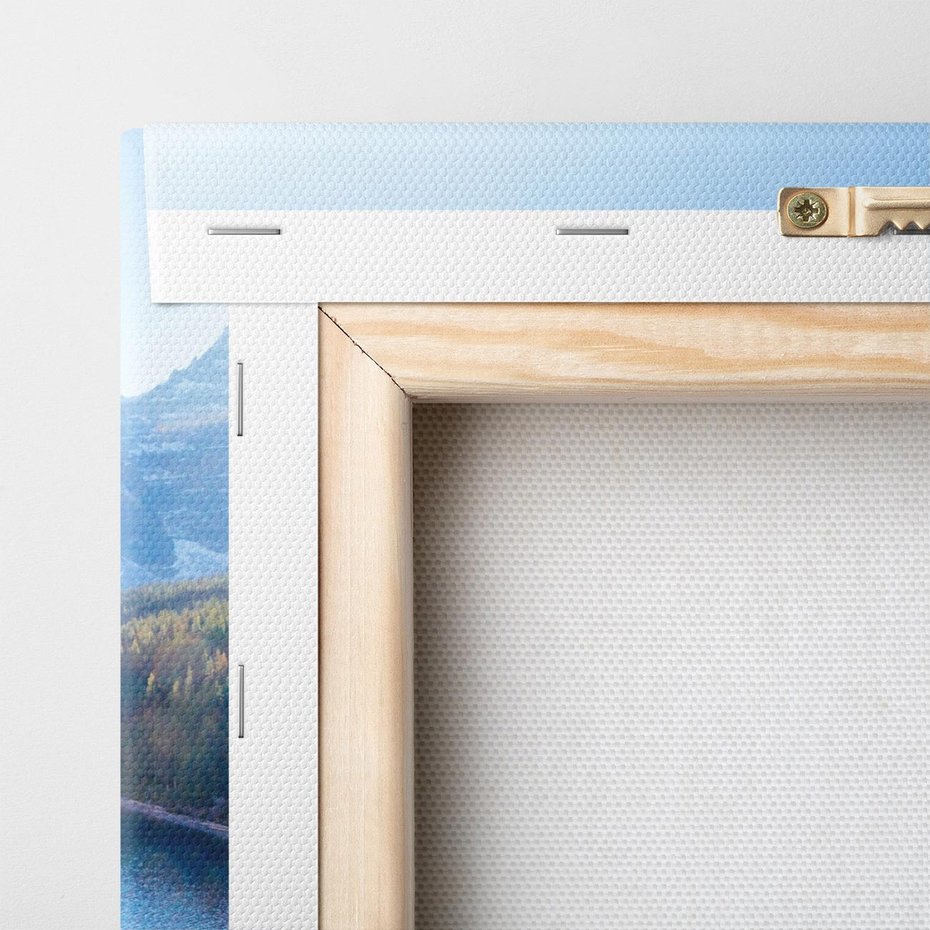 Obraz na płótnie 40x40 - Górskie jezioro: harmonia natury - góry, jezioro