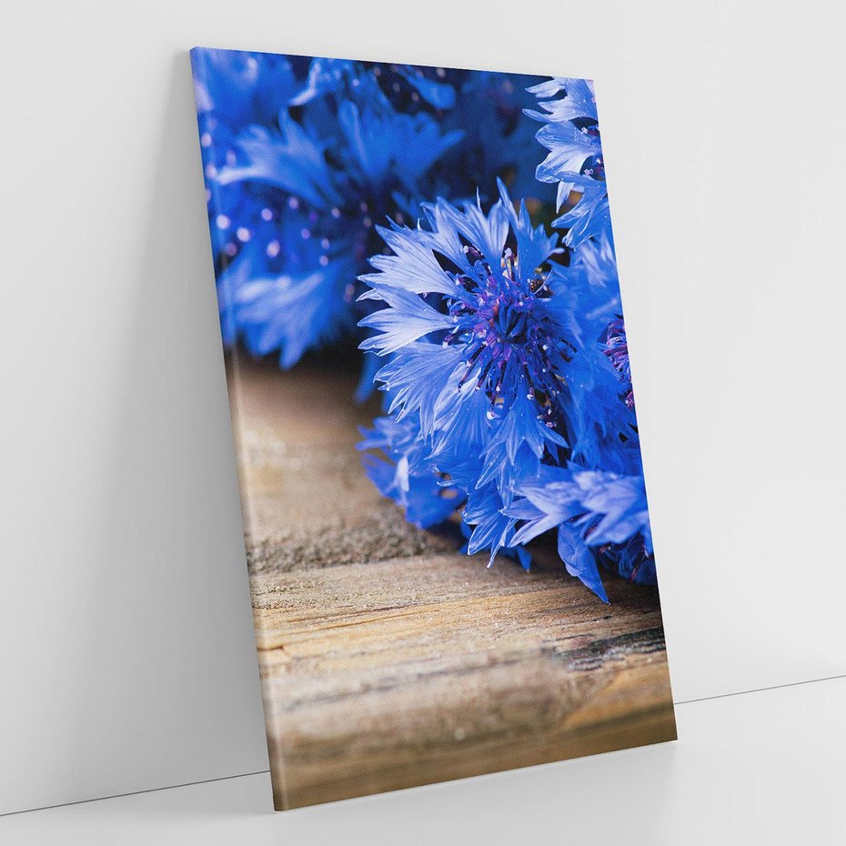 Obraz na płótnie 80x120 - Kwiatowy niebieski: Subtelność natury - kwiaty, niebieski