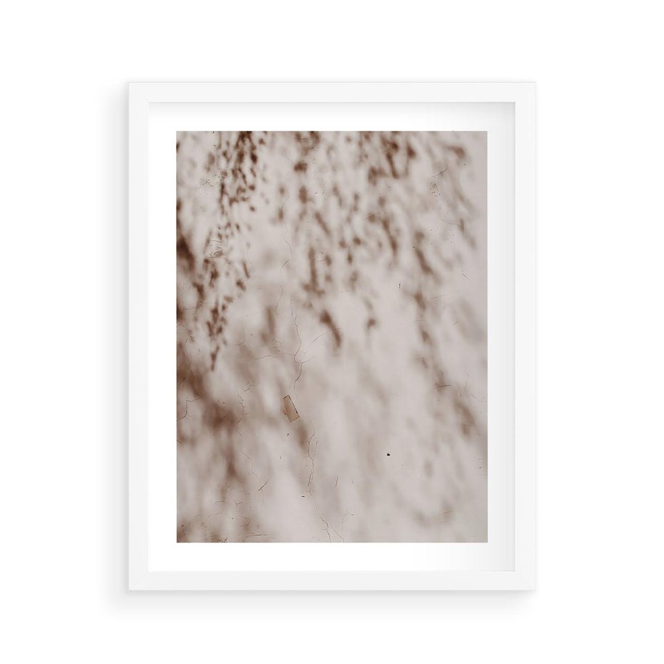 Plakat w ramie 40x50 - Cień Gałęzi - beżowa ściana, cień gałęzi - rama biała