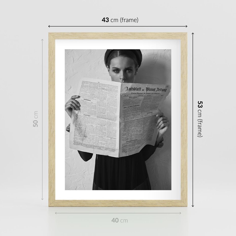 Plakat w ramie 40x50 - Nowe Wiadomości - retro zdjęcie, czarno białe - rama drewno
