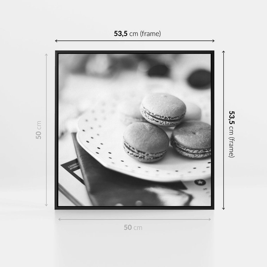 Obraz w ramie 50x50 - Makaroniki w Szarości - czarno biała fotografia, plakat - rama czarna