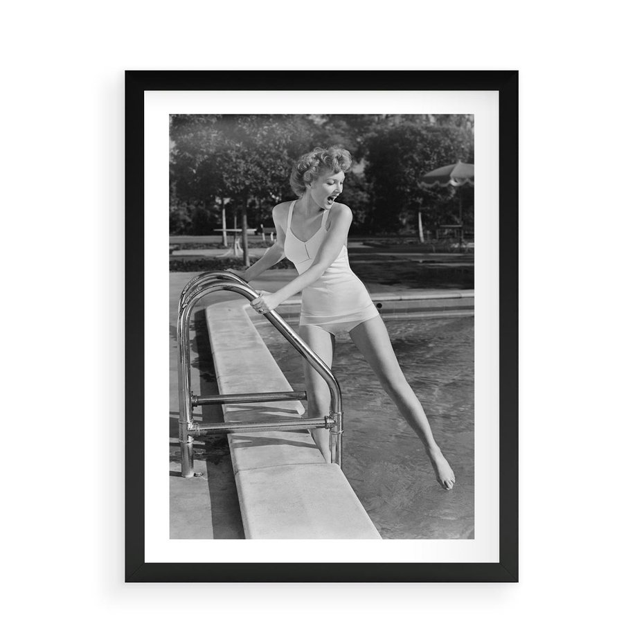 Plakat w ramie 50x70 - Retro Basen - retro zdjęcie, czarno białe - rama czarna