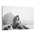 Obraz na płótnie 100x70 - Księga mglistych marzeń - czarno biała fotografia, para zakochanych w łodzi