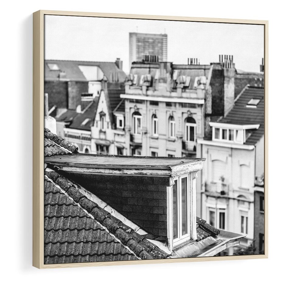 Obraz w ramie 50x50 - Miasto w Retro Odsłonie - fotografia czarno biała, ujęcie na dachy wielkiego miasta - rama drewno