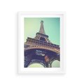 Plakat w ramie 30x40 - Wieża Eiffla w czarno-białej odsłonie - Eiffla, Paryż - rama biała