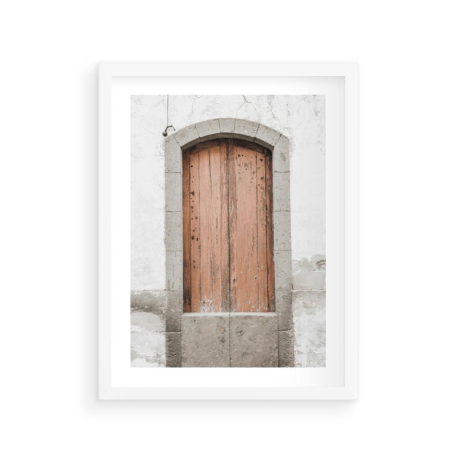 Plakat w ramie 30x40 - Śródziemnomorskie Drzwi Czasu - fotografia starych drzwi, śródziemnomorska architektura - rama biała