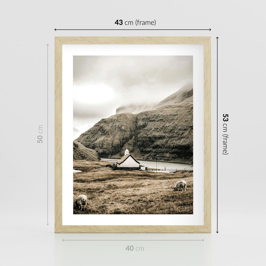 Plakat w ramie 40x50 - Kościół na Wzgórzu: Sepia Nostalgii - kościół w górach, na wzgórzu - rama drewno