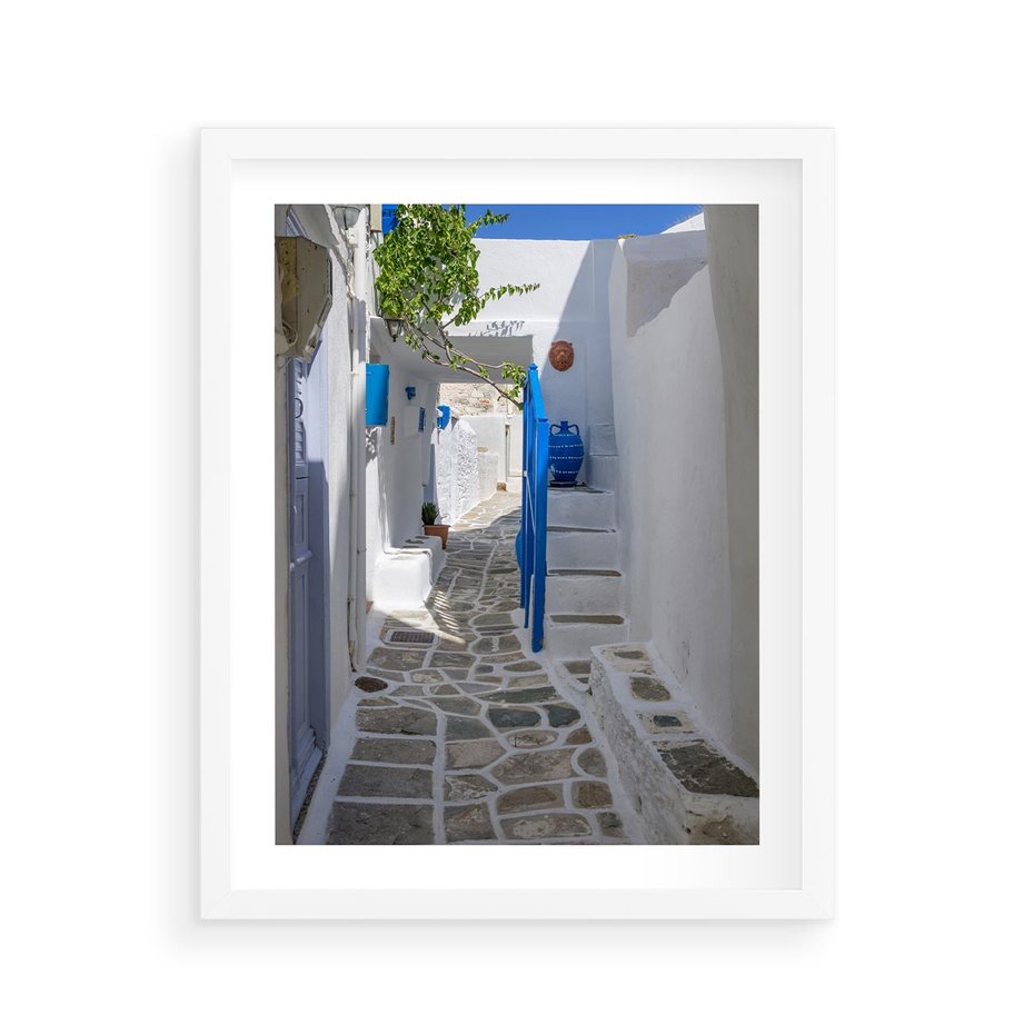 Plakat w ramie 40x50 - Uroki Santorini: Perspektywiczna Uliczka - uliczka, perspektywa - rama biała