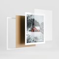 Plakat w ramie 40x50 - Domek w Górach Pokryty Śniegiem - domek w górach, śnieg - rama biała