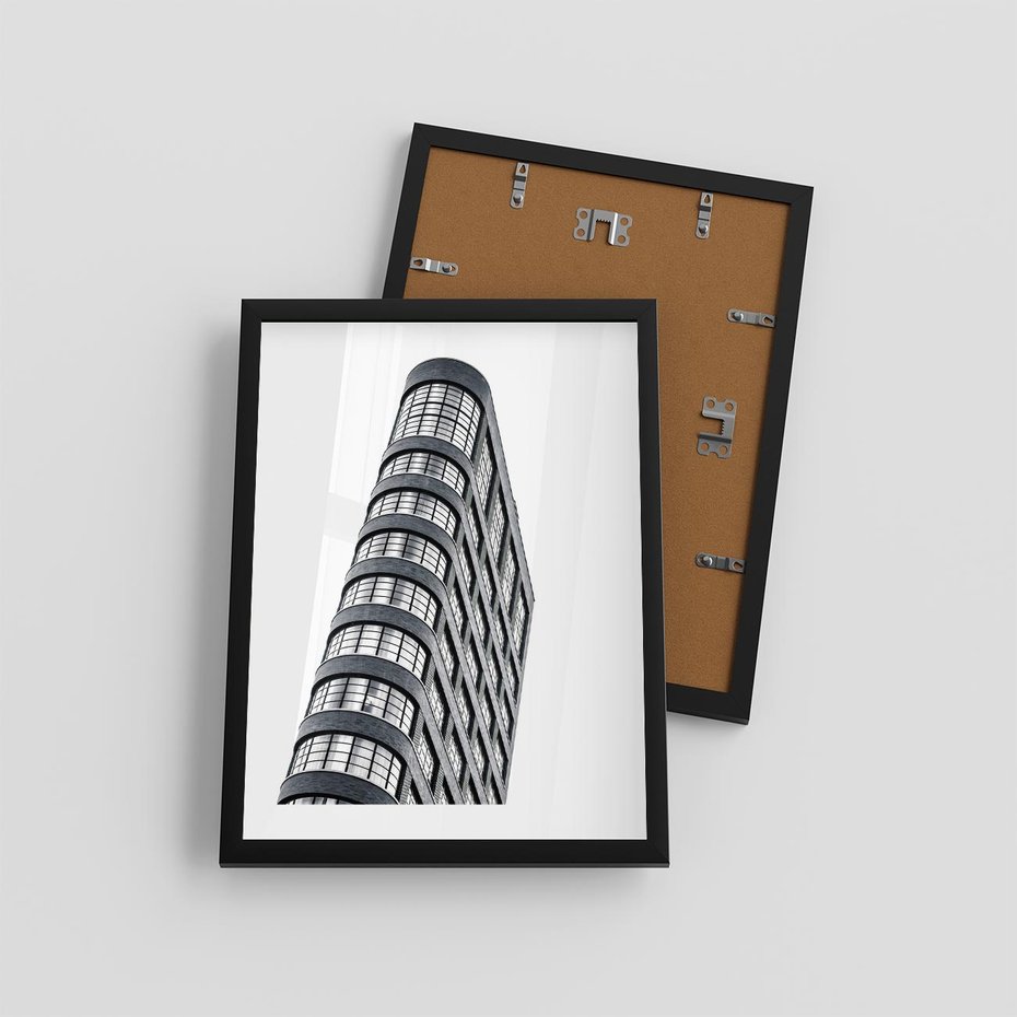 Plakat w ramie 30x40 - Wieżowiec na Monochromatycznym Obrazie - architektura, wieżowiec - rama czarna