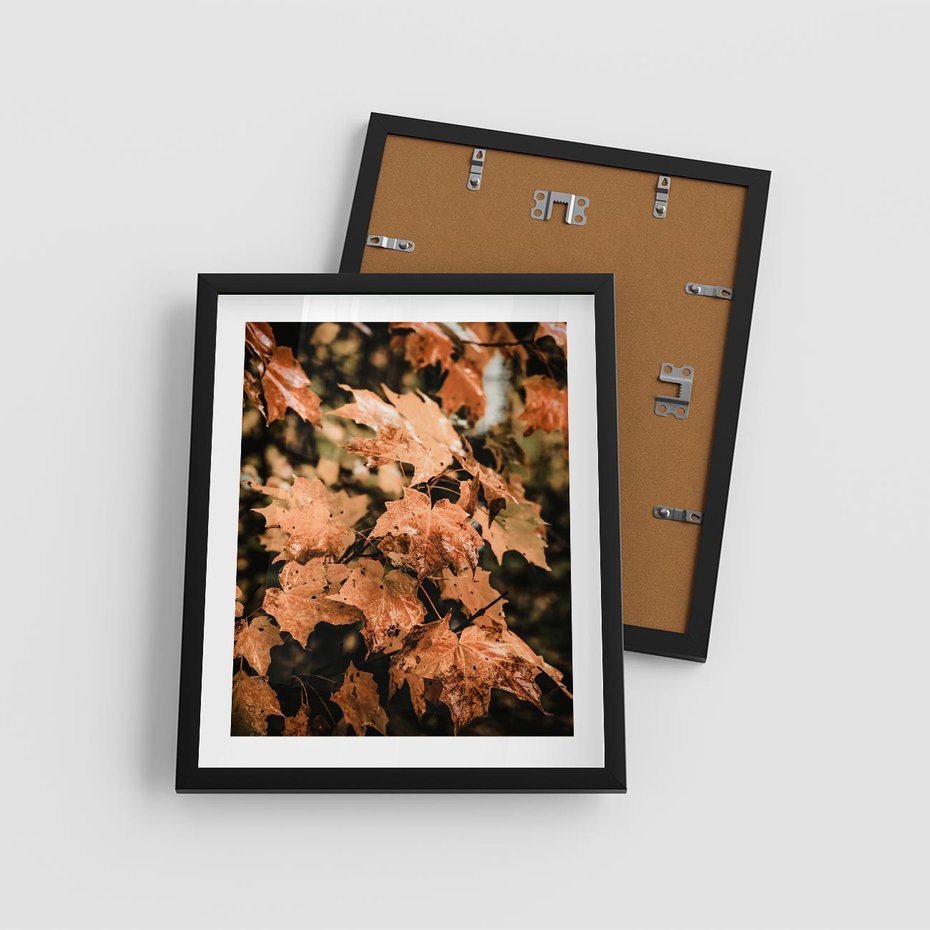 Plakat w ramie 40x50 - Ciepło Jesieni - jesienne pomarańczowe liśćie, jesień - rama czarna