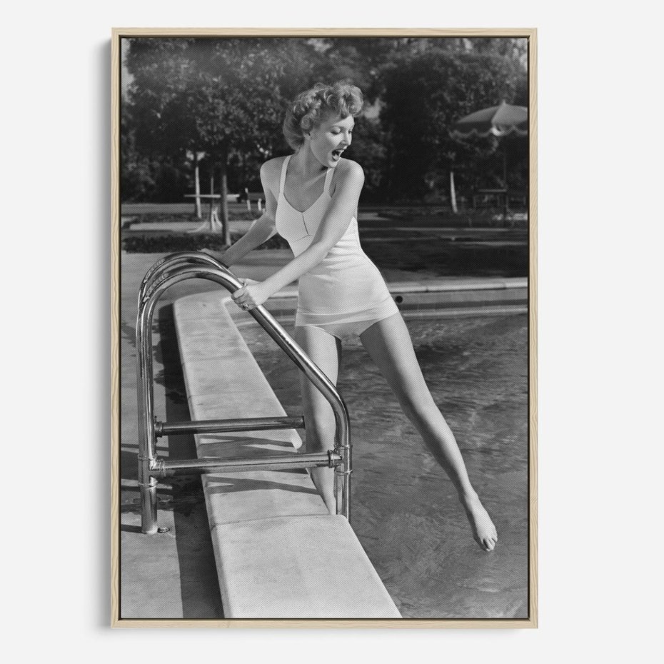 Obraz w ramie 80x120 - Retro Basen - retro zdjęcie, czarno białe - rama drewno