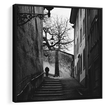 Obraz w ramie 50x50 - Ukryta Uliczka - czarno białe zdjęcie, schody - rama czarna