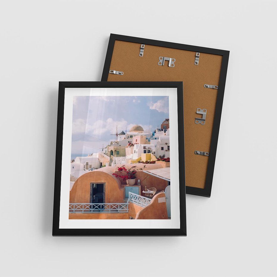 Plakat w ramie 40x50 - Błękit Morza i Białe Domki - Santorini, wyspa - rama czarna