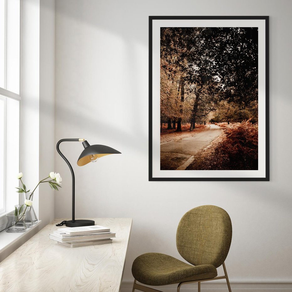 Plakat w ramie 50x70 - Magia Jesieni: Pejzaż Parku w Odcieniach Żółci - jesień, park - rama czarna