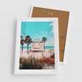 Plakat w ramie 50x70 - Plaża, Palmy i Spokój Miami - budka ratownika, plaża Miami - rama biała