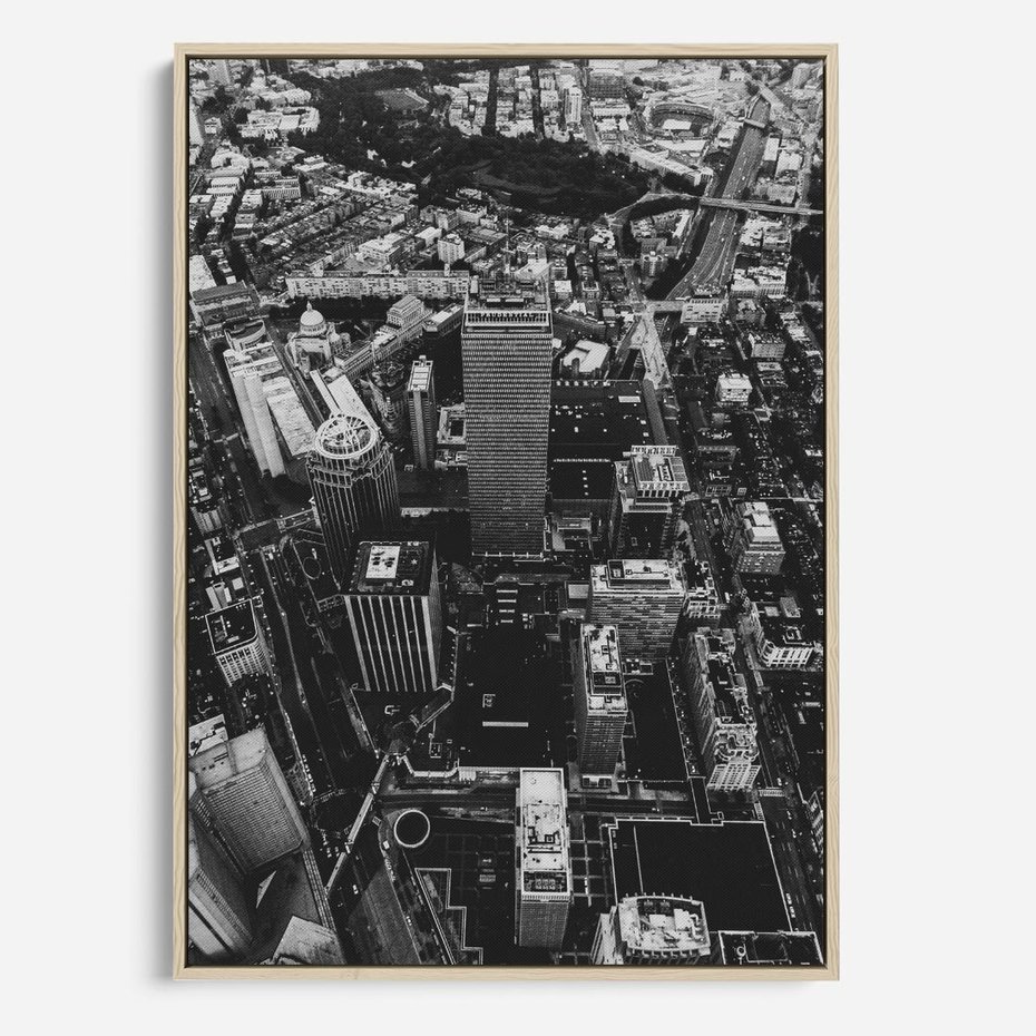 Obraz w ramie 80x120 - Kontrastujące miasto - miasto, biało - rama drewno