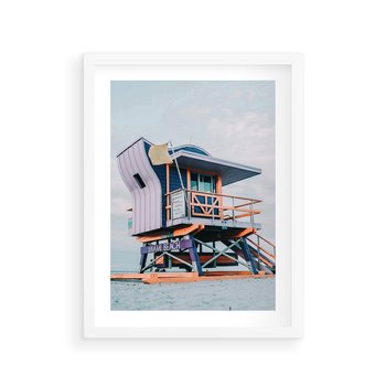 Plakat w ramie 30x40 - Plażowa Kolorystyka: Budka Ratownika w Pastelach - pastelowa budka ratownika, plaża Miami - rama biała