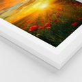 Plakat w ramie 40x50 - Magia zachodu słońca na łące z makami - łąka, zachód słońca - rama biała