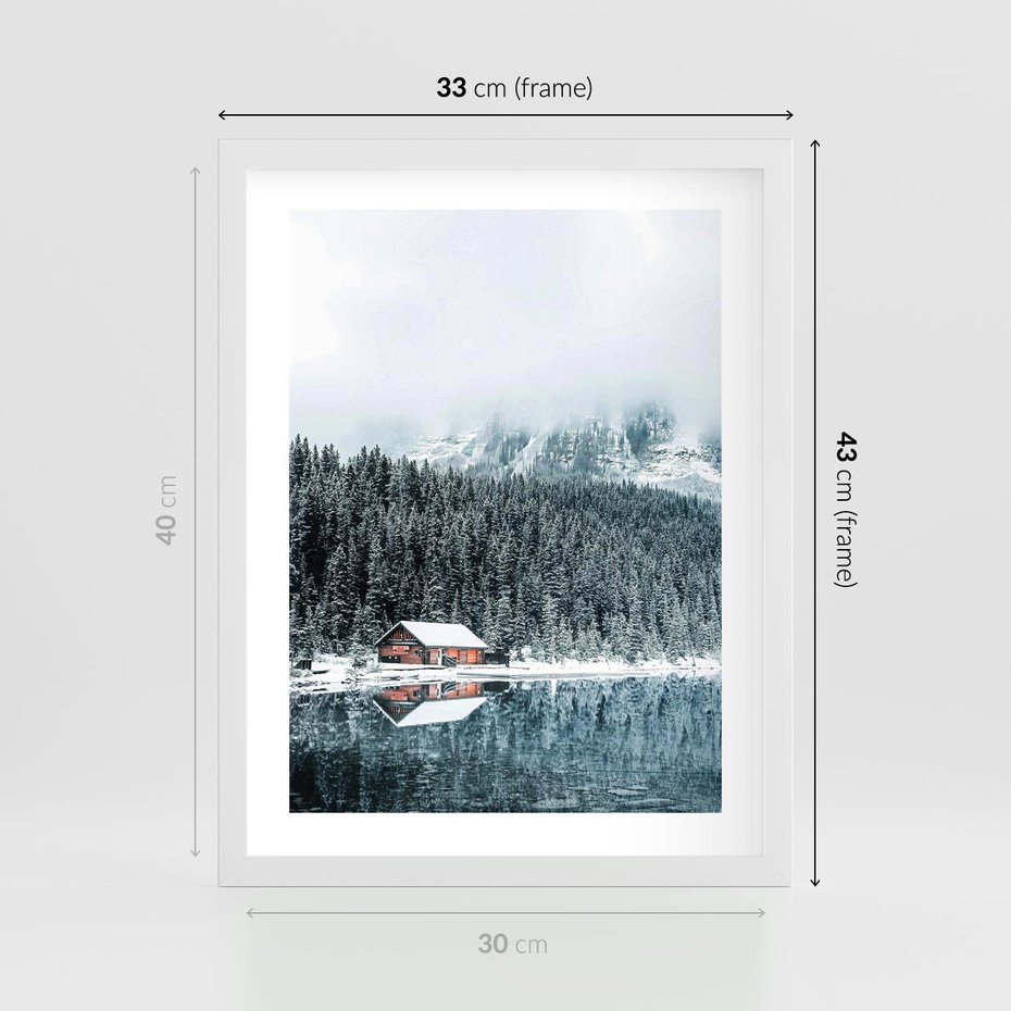 Plakat w ramie 30x40 - Biały Domek - domek w górach, zima - rama biała