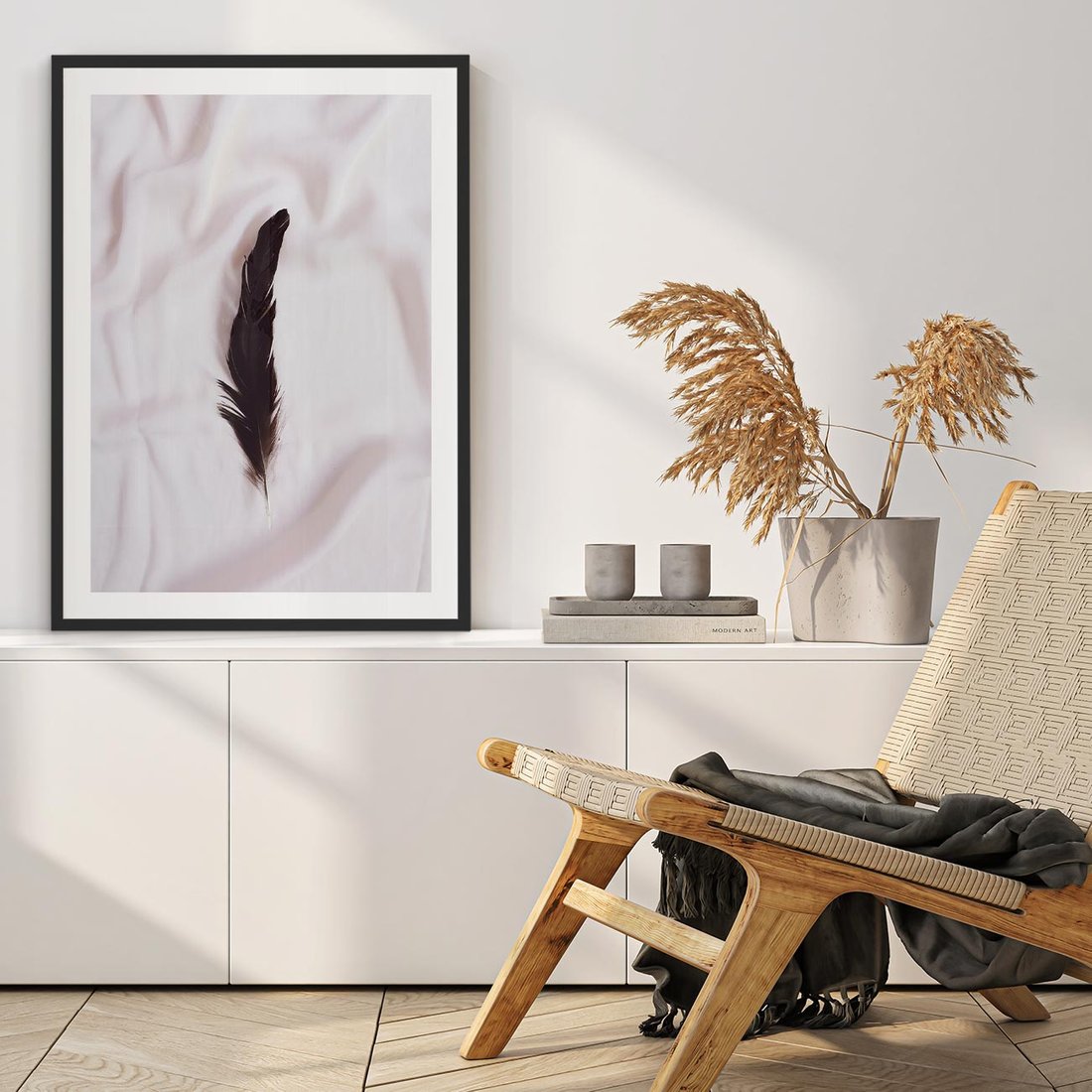 Plakat w ramie 50x70 - Prosta Elegancja - czarne pióro na białej pościeli, minimalizm - rama czarna