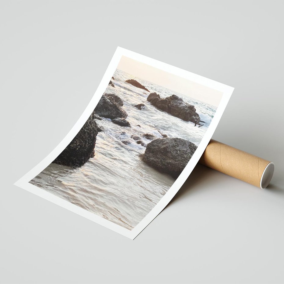 Plakat bez ramy 50x70 - Dramatyczna Sceneria: Morze i Skały nad Brzegiem - fale, morze