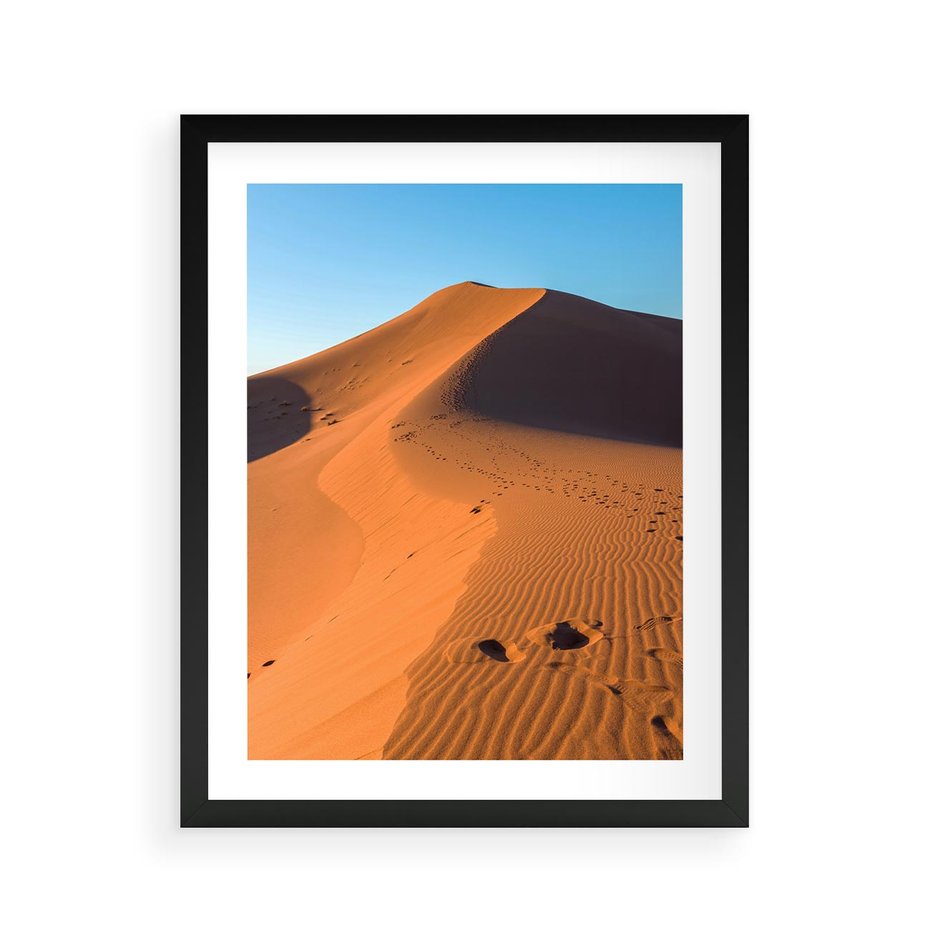 Plakat w ramie 40x50 - Piasek pustyni wędruje - pustynia, piasek - rama czarna