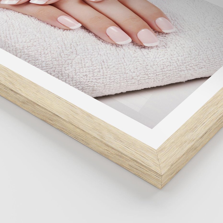 Plakat w ramie 50x70 - Piękno manicure - manicure, paznokcie - rama drewno