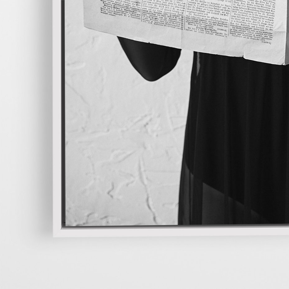 Obraz w ramie 50x70 - Nowe Wiadomości - retro zdjęcie, czarno białe - rama biała