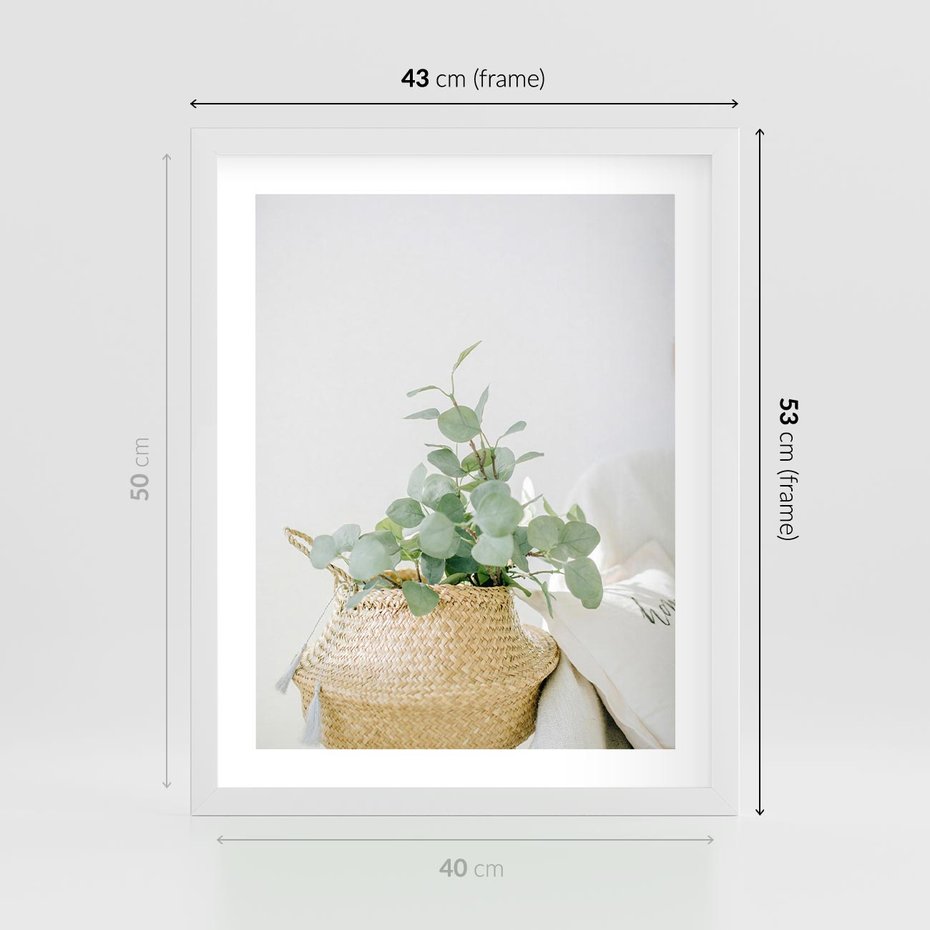 Plakat w ramie 40x50 - Eukaliptusowa Świeżość - eukaliptus, liście w koszu z wikliny - rama biała