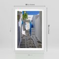 Plakat w ramie 50x70 - Uroki Santorini: Perspektywiczna Uliczka - uliczka, perspektywa - rama biała