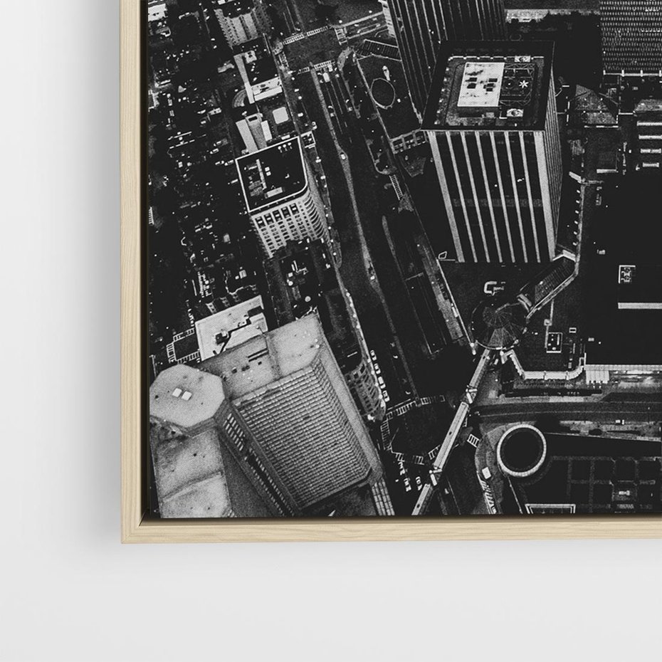 Obraz w ramie 80x80 - Kontrastujące miasto - miasto, biało - rama drewno