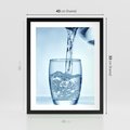 Plakat w ramie 40x50 - Chłodząca szklanka wody - szklanka, wody - rama czarna