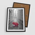 Plakat w ramie 50x70 - Kolorowy parasol w Paryżu - Paryż, parasol - rama czarna