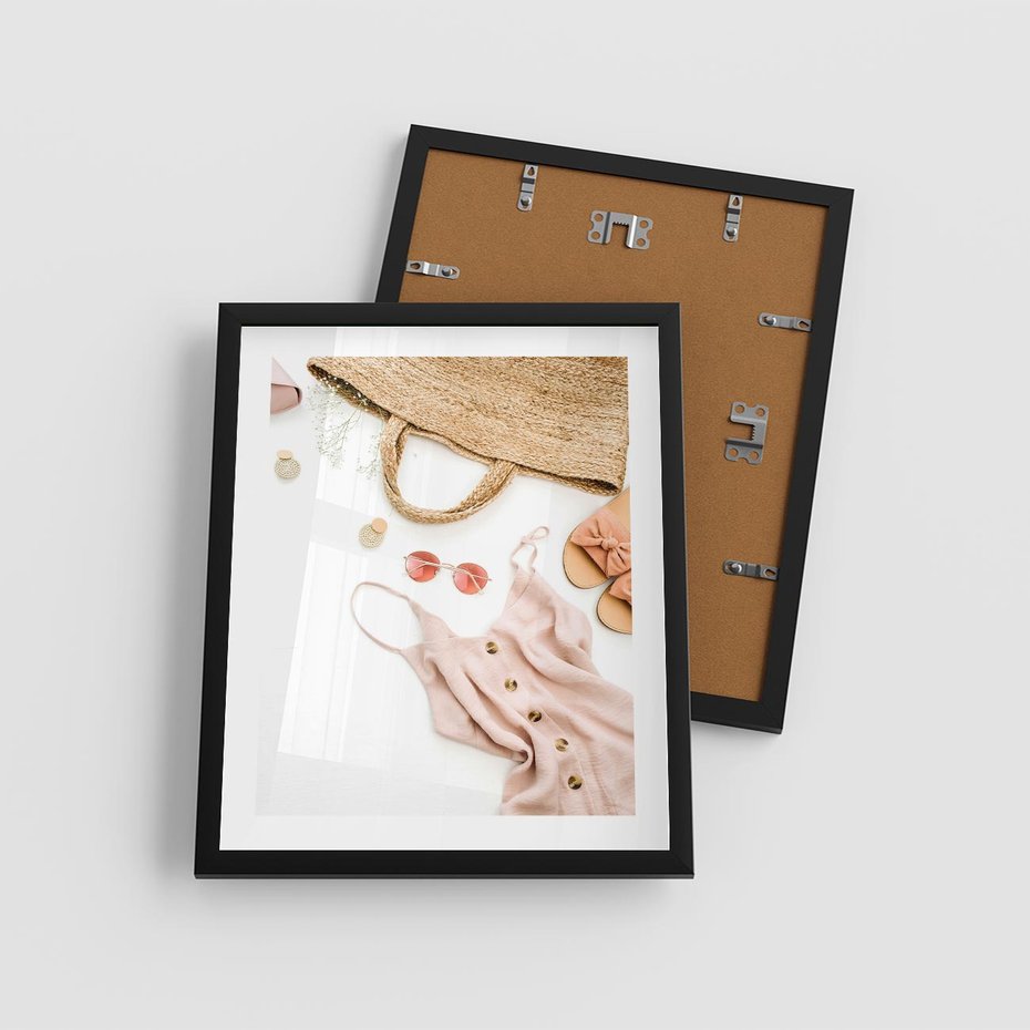 Plakat w ramie 40x50 - Moda na Plażę - kompozycja fashion, sukienka - rama czarna
