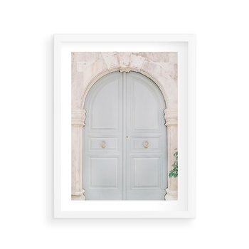 Plakat w ramie 40x50 - Błękitne Drzwi Kamienicy: Urok Historii - stare piękne drzwi do kamienicy, błękitne drzwi - rama biała