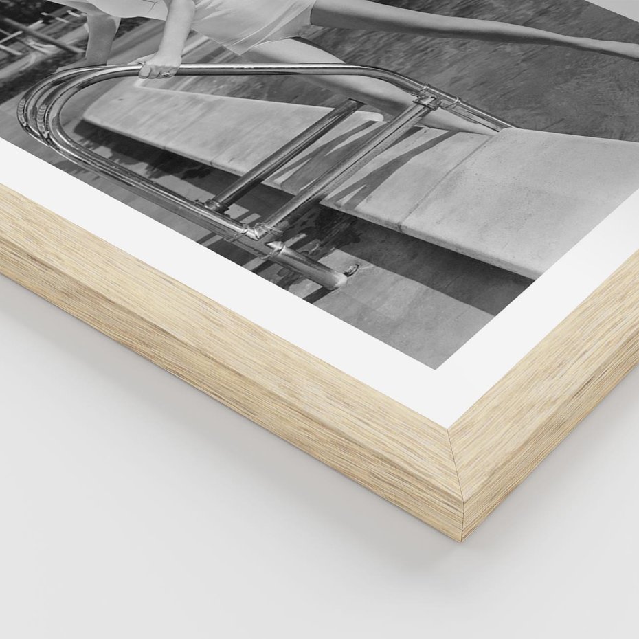 Plakat w ramie 50x70 - Retro Basen - retro zdjęcie, czarno białe - rama drewno