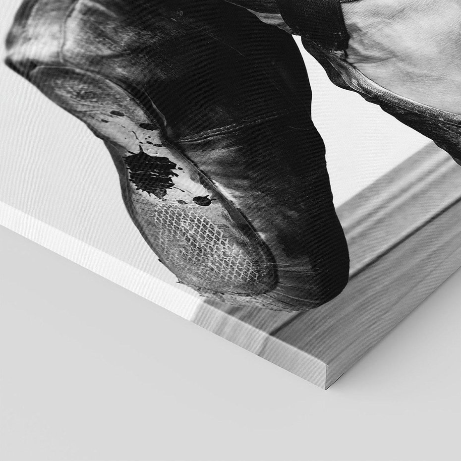 Obraz na płótnie 60x60 - Taniec Zmysłów - artystyczne zdjęcie, odcienie szarości