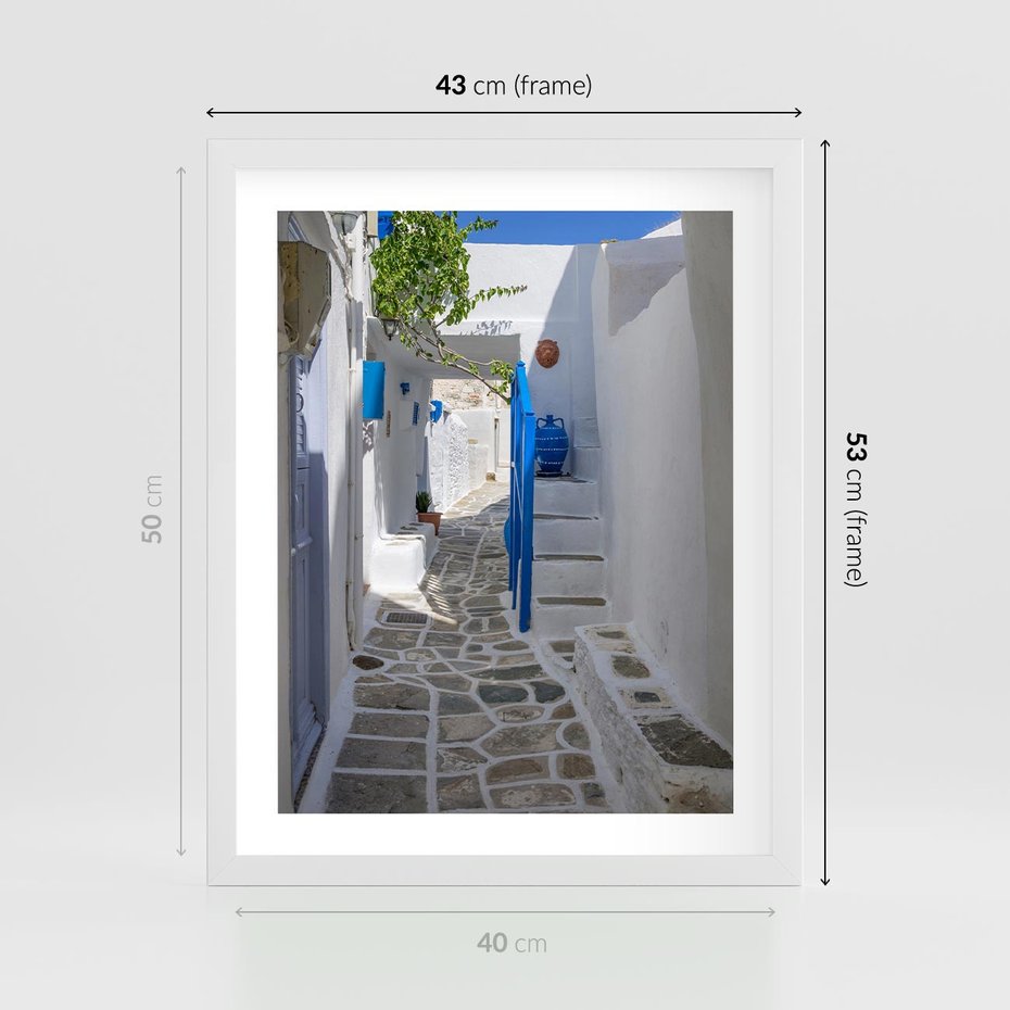 Plakat w ramie 40x50 - Uroki Santorini: Perspektywiczna Uliczka - uliczka, perspektywa - rama biała