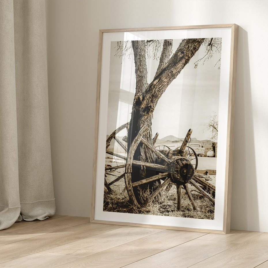 Plakat w ramie 40x50 - Rustykalna Tradycja - koło starego wozu, rustykalny styl - rama drewno