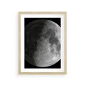 Plakat w ramie 30x40 - Kontrastowy księżyc w czerni i bieli - księżyc, czarno - rama drewno