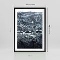 Plakat w ramie 50x70 - Domki w Chmurach - górski zimowy krajobraz, dommki na wzgórzach - rama czarna