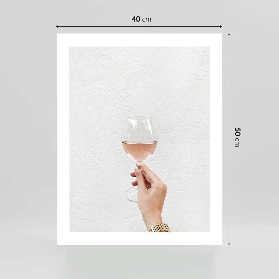 Plakat bez ramy 40x50 - Kobieca Dłoń i Różowe Wino - kieliszek różowego wina, kobieca dłoń