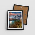 Plakat w ramie 40x50 - Jezioro wśród majestatycznych gór - jezioro, góry - rama czarna