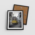 Plakat w ramie 40x50 - Urok tramwajów Lizbony - tramwaj, Lizbona - rama czarna