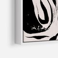 Obraz w ramie 120x80 - Wibracje w ciemnościach duszy - czarno biała abstrakcja, nieregularne rozmyte linie - rama biała