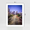 Plakat bez ramy 30x40 - Światło nocnej ulicy - miasto, nocą