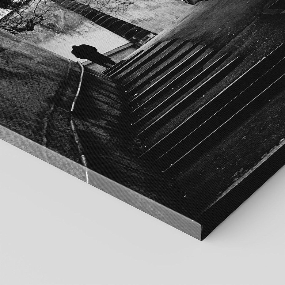 Obraz na płótnie 50x70 - Ukryta Uliczka - czarno białe zdjęcie, schody