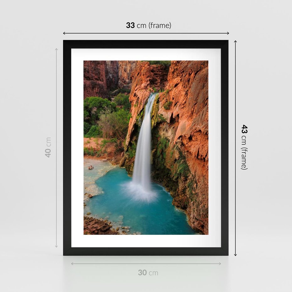 Plakat w ramie 30x40 - Wodospad wśród majestatycznych gór - wodospad, górski - rama czarna